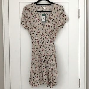 *NWT* Wrap mini floral dress